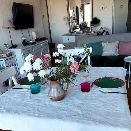 Chambre Chez L'Habitante Avec Salle De Bain Et Cuisine Communes - Presence D'Un Chat Bordéus Exterior foto